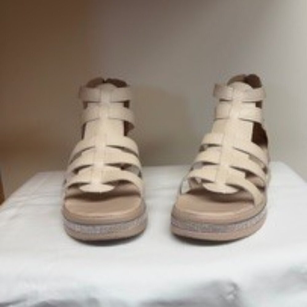 Light Pink Strappy Sandals w Back Zip 41/9.5 - Picture 2 of 8